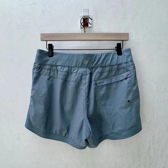 ATHLETA || Sport Short Performance Fabric Back Zippered Pocket - Picture 3 of 10